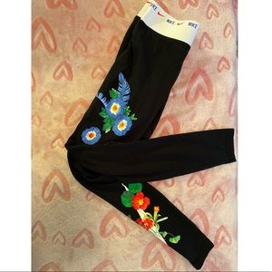 Nike Hyper Femme Women’s Floral Legging size small